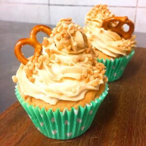 peanut butter and pretzel cupcakes