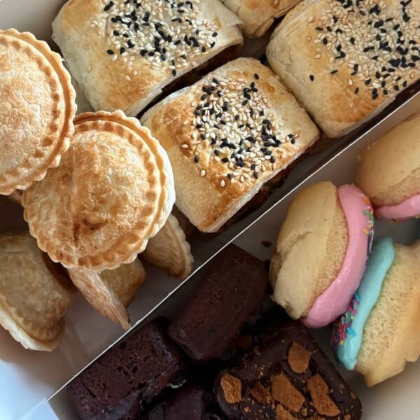 Vegan mixed treat box - Date Night