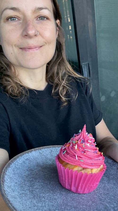 Vegan baker in Melbourne, creating delicious vegan cakes, cupcakes, donuts and pastries.