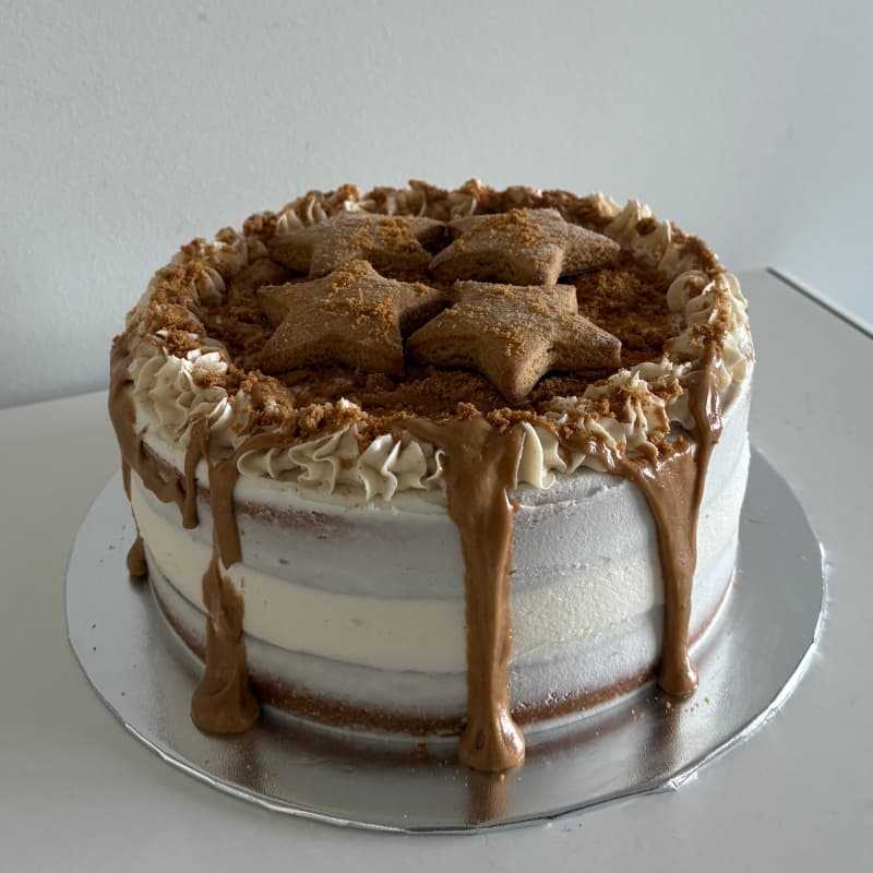 Vegan gingerbread Biscoff cake